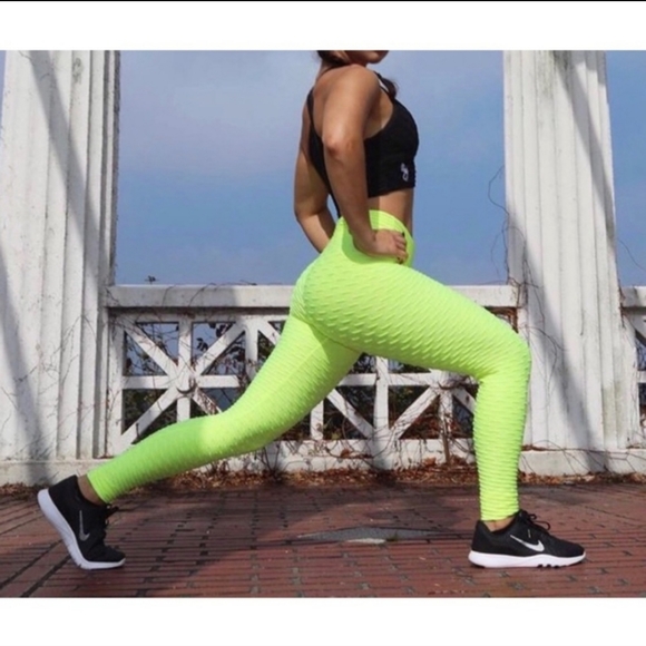 Brazilian Butt Lifting Scrunch Leggings - Picture 7 of 12